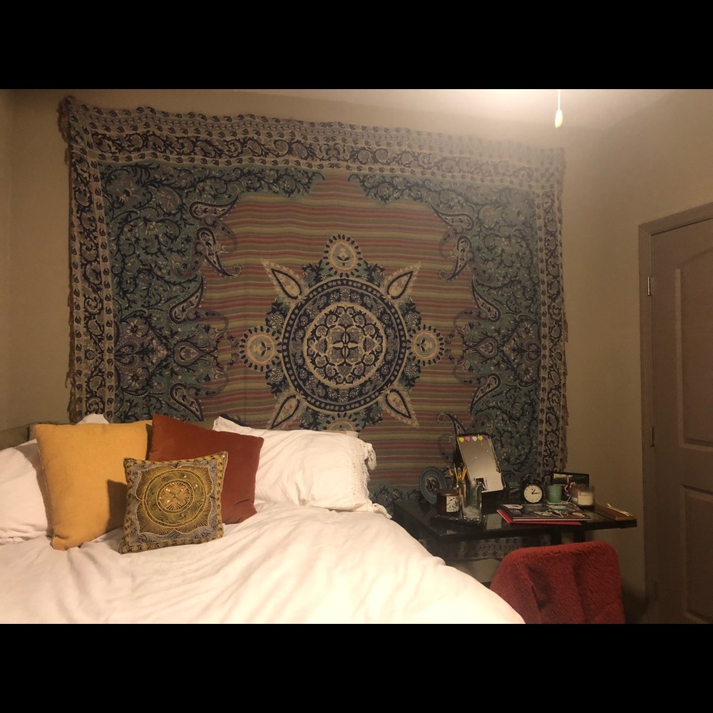 URBAN OUTFITTERS WALL TAPESTRY